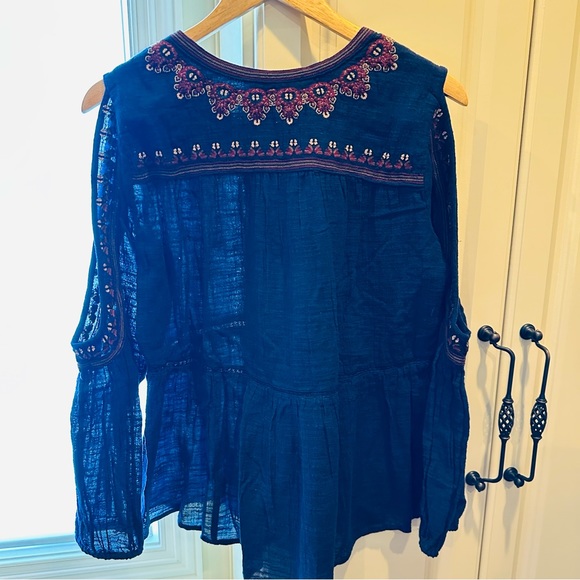 NWOT AEO Cutout Shoulder Embroidered Pendulum Tunic - Picture 5 of 6
